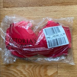 NWT 32c red Victoria’s Secret bra